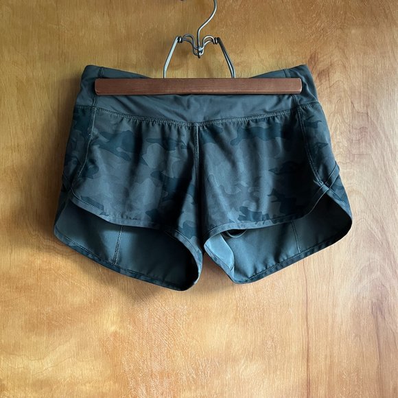 lululemon athletica Pants - Lululemon  savasana camo run speed short 2.5 Sz 4